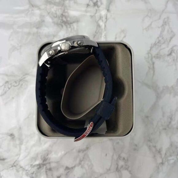 Fossil BQ2494 Bannon Multifunction Black Silicone Watch - Picture 3 of 5